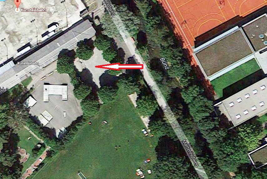 weitere Parkplätze Mattenhofweg längs der Bünz. Fussweg 50 Meter bis zum Pétanqueplatz